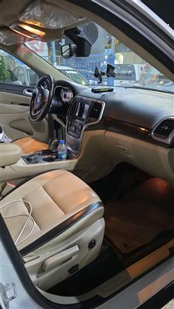 جیپ گراند شیرۆکی